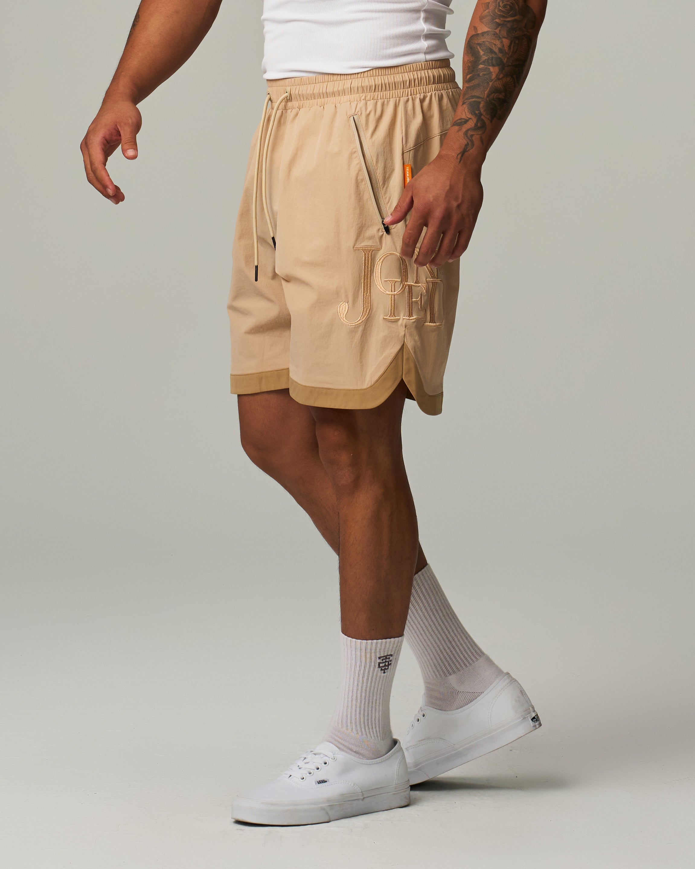 color_Light Khaki